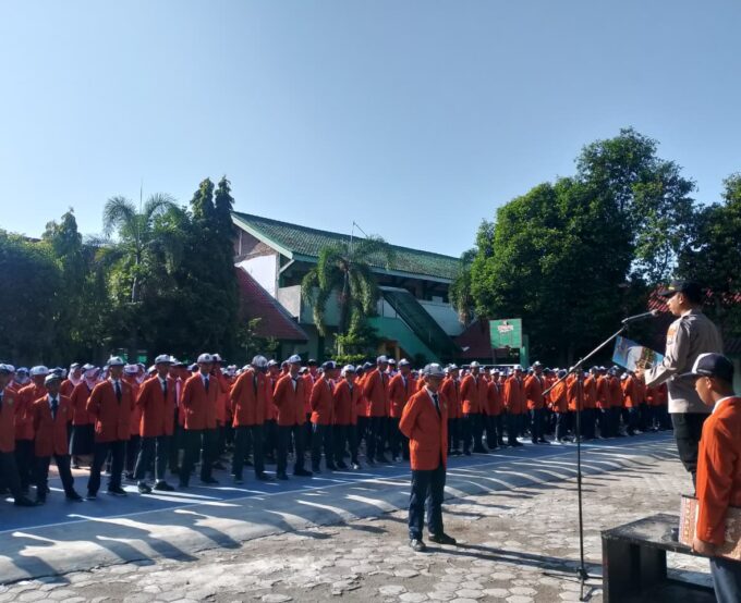 Kapolsek Barat Jadi Pembina Upacara di MTsN 2 Magetan
