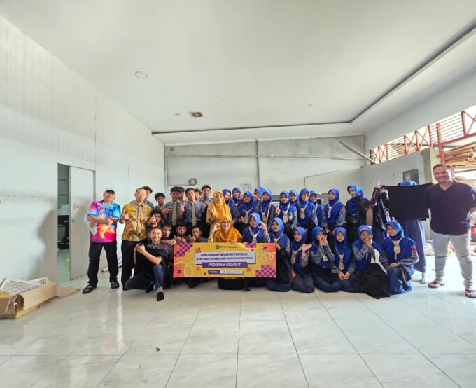 Siswa Kelas IT 9C MTsN 2 Magetan Laksanakan Kunjungan Edukatif “FUNTECH 2025” ke Ababil Apparel, CV Edusupe, dan Nusantara Edupark