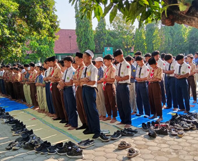 MTsN 2 Magetan Gelar Salat Gaib untuk Korban Musibah Ponpes di Sidoarjo