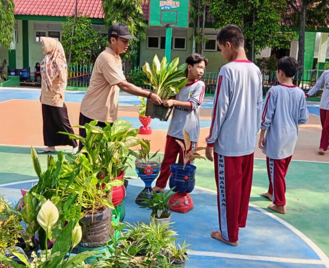 MTsN 2 Magetan Gelar Jumat Bersih sebagai Persiapan Milad Ke-59 dan SAS Ganjil