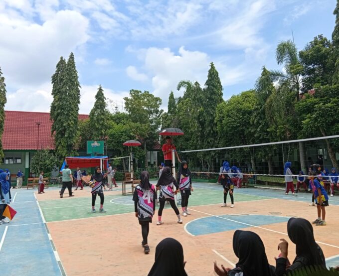 Babak Penyisihan Tim Putri Turnamen Voli Milad ke-59 MTsN 2 Magetan Dimulai, 31 Tim Rebut Tiket 16 Besar