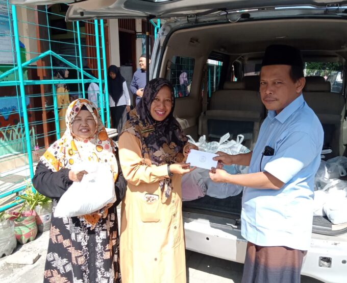 Pentasyarufan Zakat Fitrah MTsN 2 Magetan kepada SD/MI Sekitar