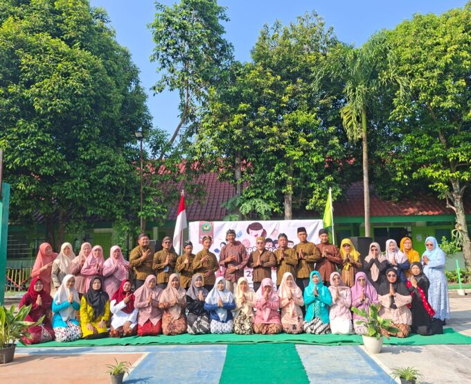 MTsN 2 Magetan Semarakkan Hari Kartini 2026 dengan Aksi Sehat dan Fashion Show