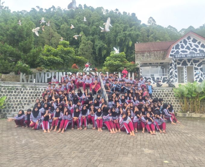 IT Camp and Character Building Program IT MTsN 2 Magetan Berjalan Lancar dan Penuh Antusias