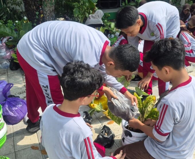 Semangat Jum’at Sehat, MTsN 2 Magetan Siap Sambut SAS Genap