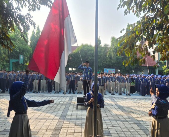 Upacara Peringatan Hari Kebangkitan Nasional ke-118 di MTsN 2 Magetan Berlangsung Khidmat