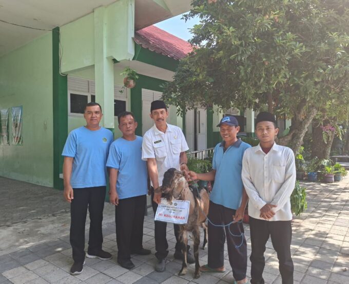 MTsN 2 Magetan Salurkan Kambing Kurban ke Sejumlah Lembaga Pendidikan Dasar