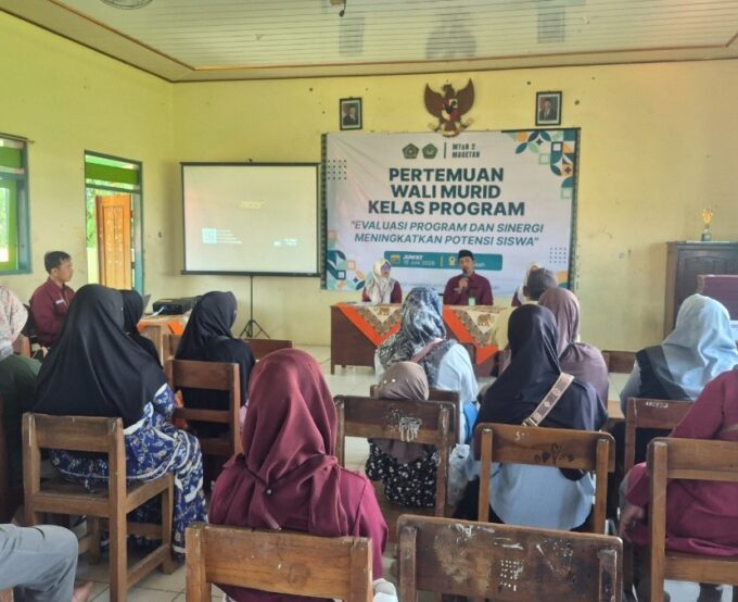 Pertemuan Wali Murid Kelas Program dan Pengambilan Rapor Semester Genap di MTsN 2 Magetan