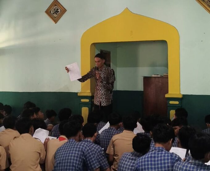 Sosialisasi Skrining Kesehatan Mental Bersama Puskesmas Rejomulyo di MTsN 2 Magetan