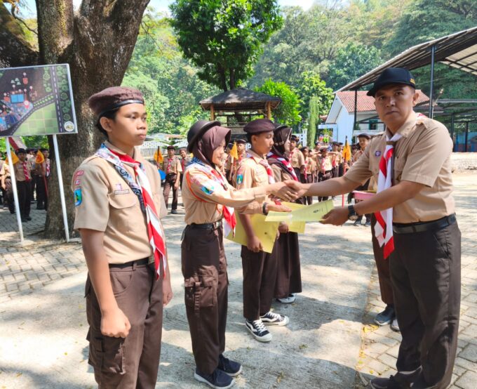 Hiking dan Pelantikan Penggalang Kelas VII MTsN 2 Magetan Berjalan Lancar dan Penuh Semangat