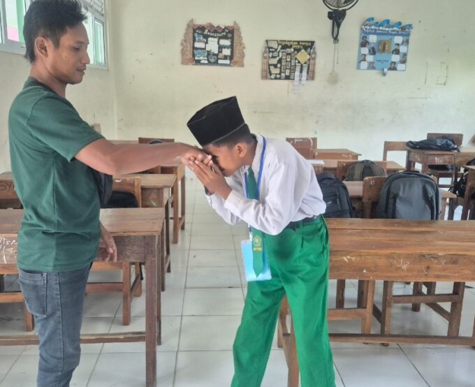 GAMAS Warnai Hari Pertama Masuk Sekolah di MTsN 2 Magetan