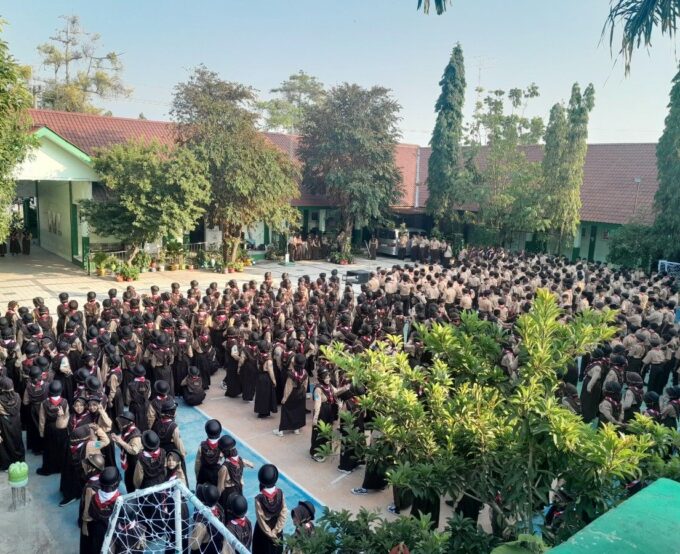 Upacara Peringatan Hari Pramuka ke-64 di MTsN 2 Magetan Berjalan Lancar